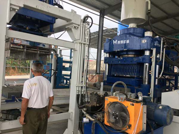 虎鼎蒸壓磚自動液壓機自動碼磚免托板