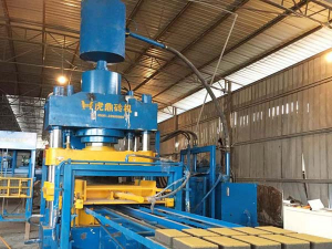 砂基透水磚機(jī)生產(chǎn)現(xiàn)場(chǎng) 砂基透水磚設(shè)備生產(chǎn)線(xiàn)